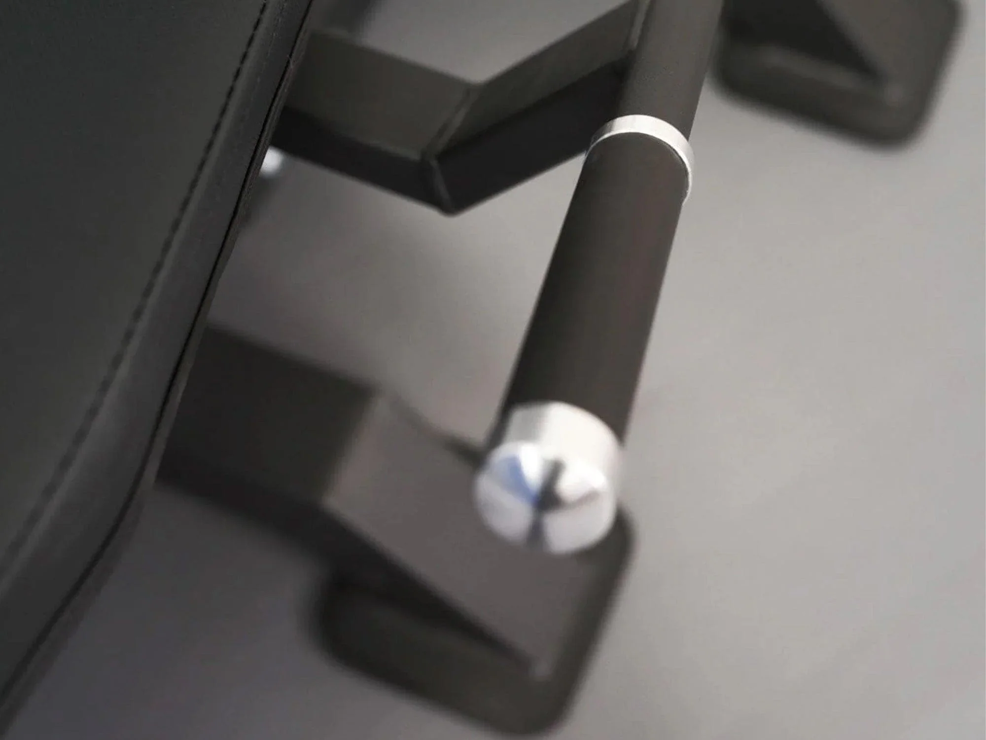 L4 Pro Series Plate Loaded Leg Extension & Prone Leg Curl - Image 11