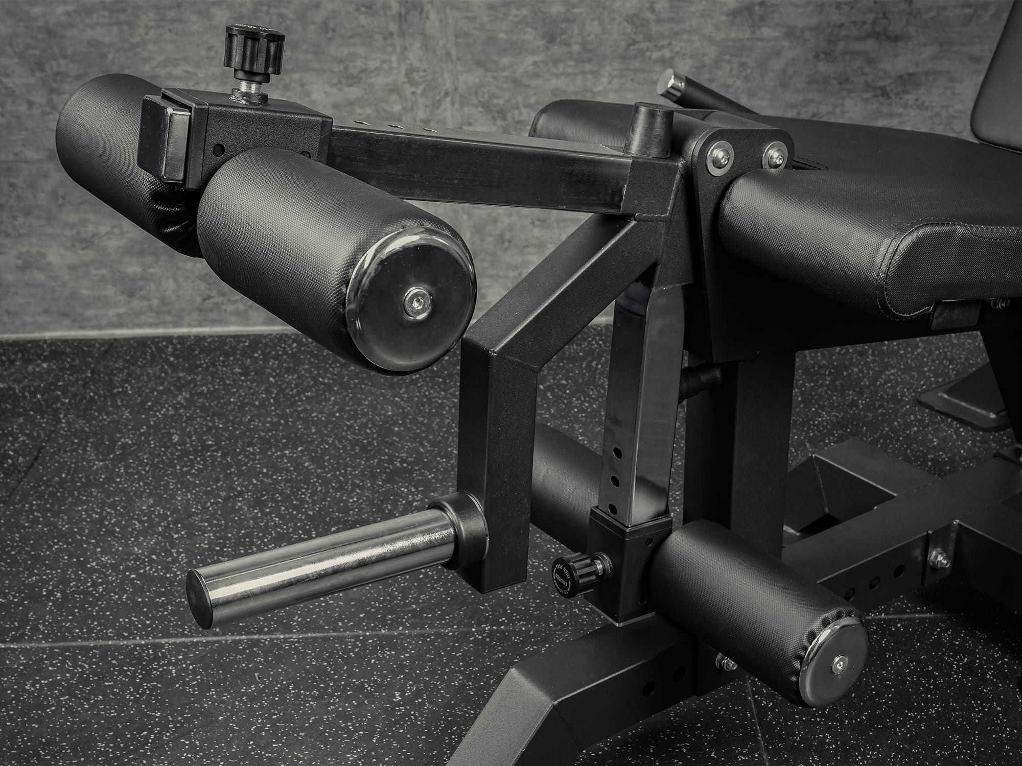 L4 Pro Series Plate Loaded Leg Extension & Prone Leg Curl - Image 13