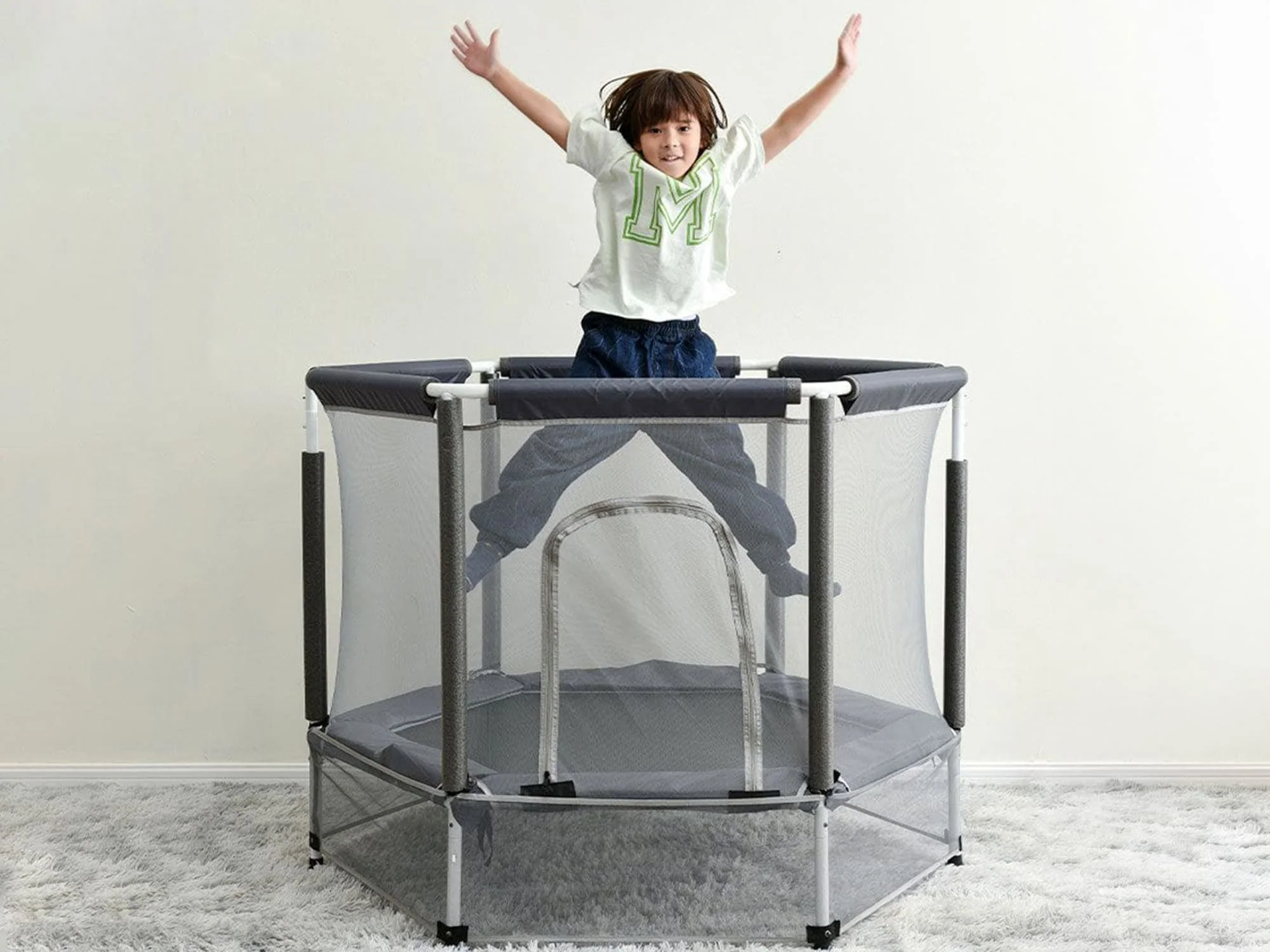 MEMAX Kids Indoor Trampoline - with Horizontal Bar - Image 3