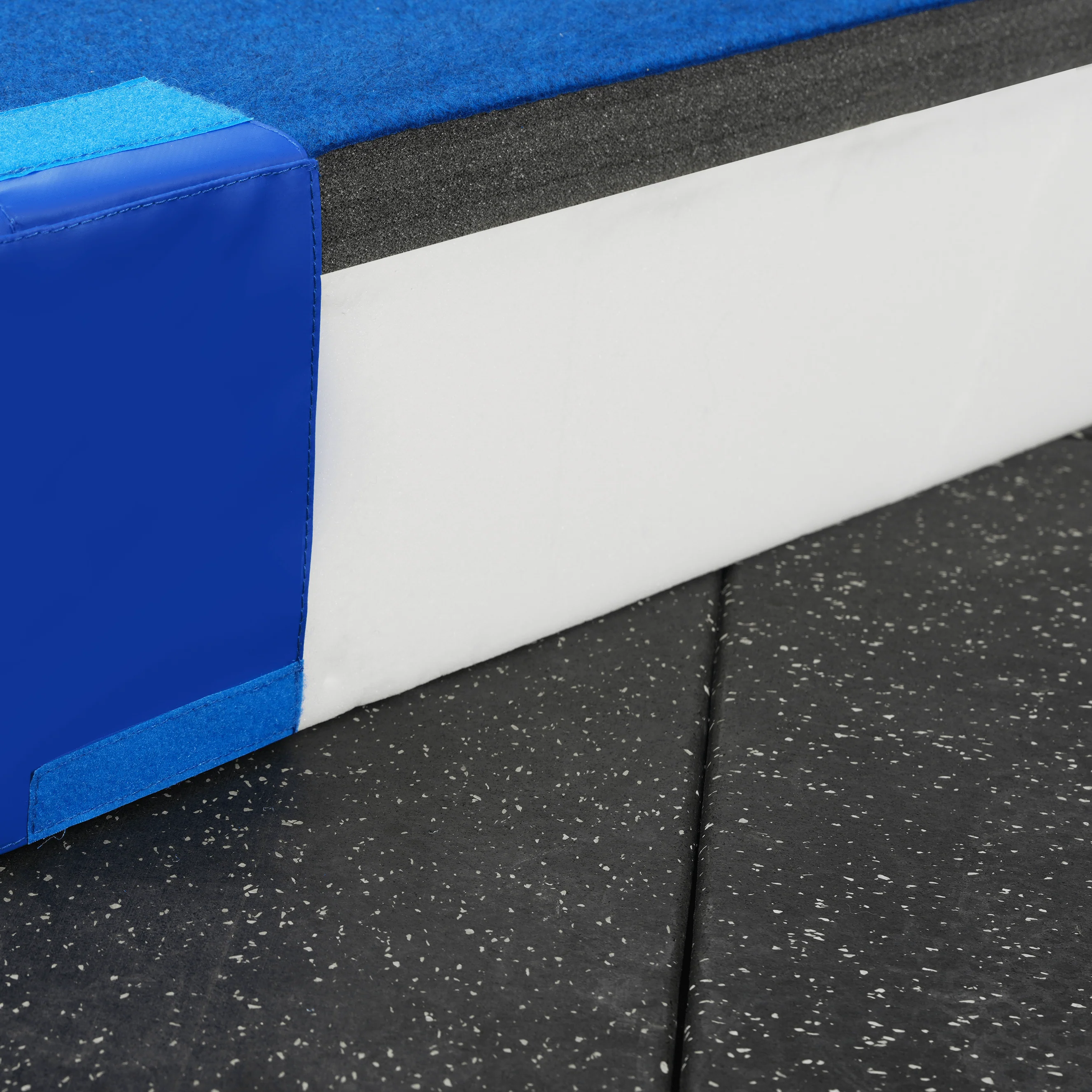 MEMAX Carpeted Safety Mat - 20cm Thickness - Image 2